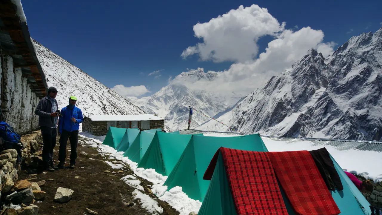 Einfaches Camp in der Nähe des Larkya Passes, Manaslu Trekking