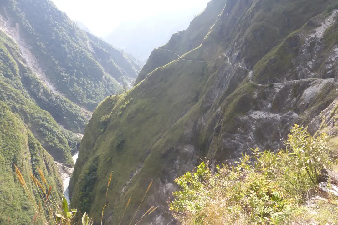 Schluchten auf dem Weg richtung Sallaghari, Dhaulagiri Trekking